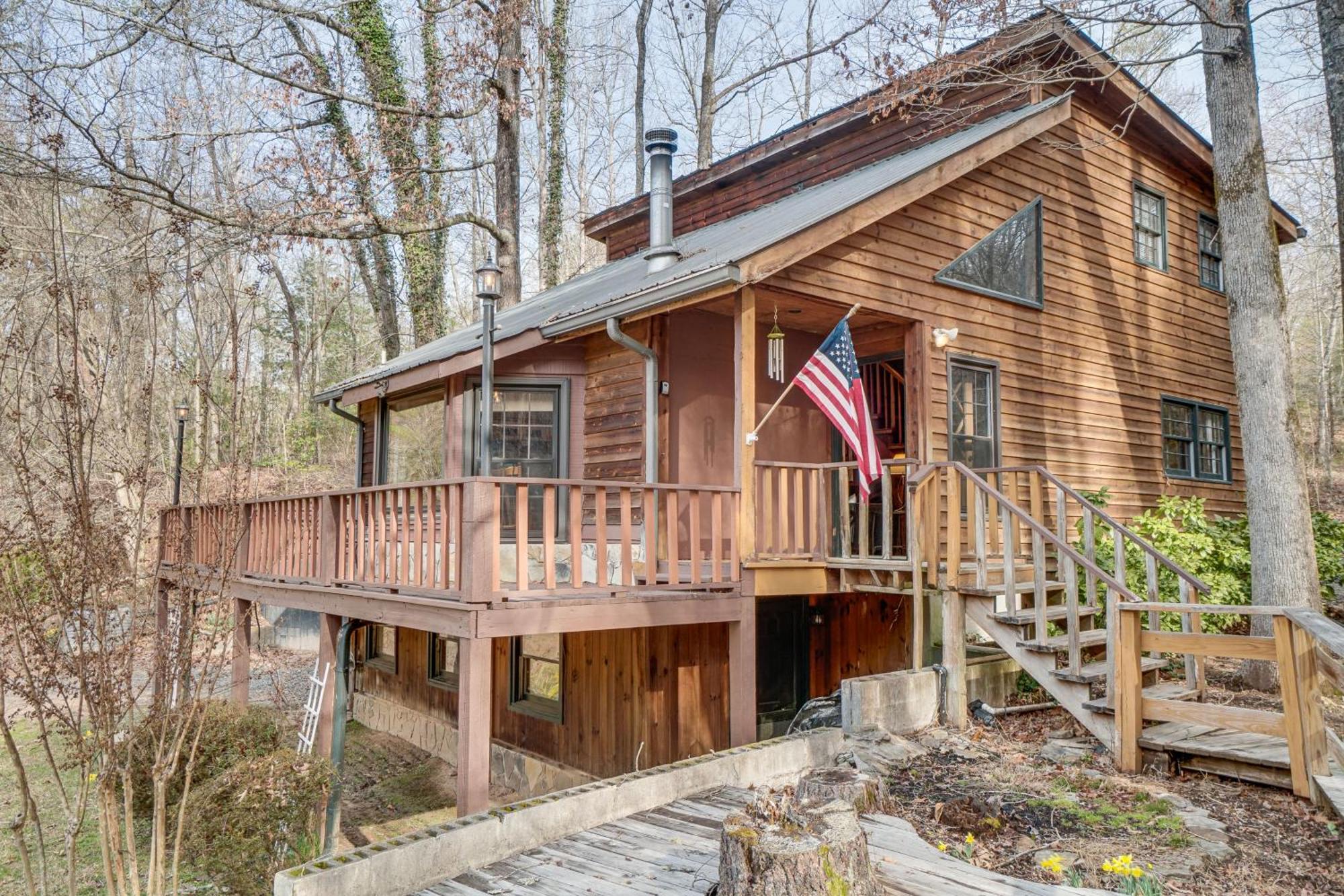 Charming Cabin With Fire Pit And Decks About 7 Mi To Helen Sautee Nacoochee Exterior foto