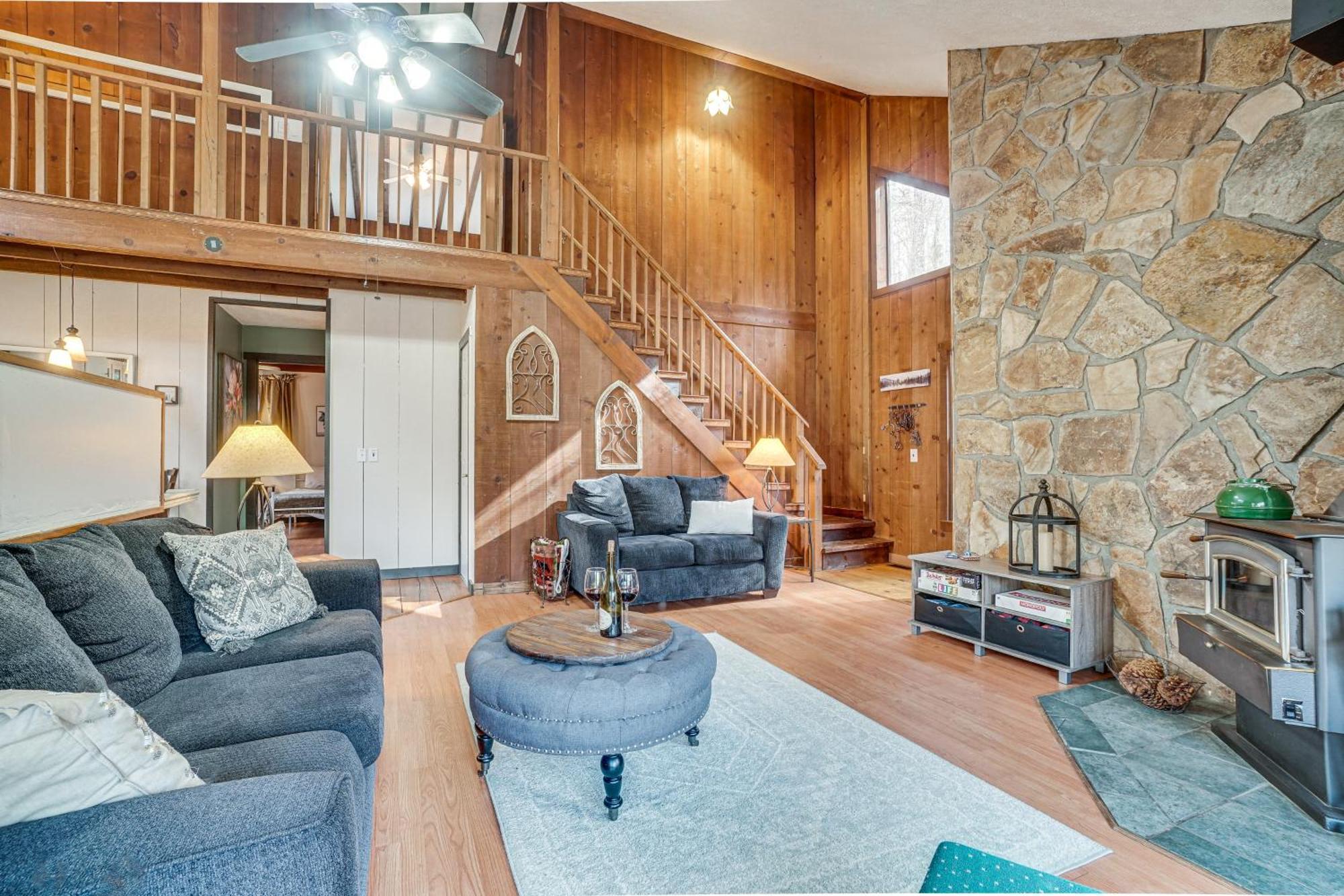 Charming Cabin With Fire Pit And Decks About 7 Mi To Helen Sautee Nacoochee Exterior foto