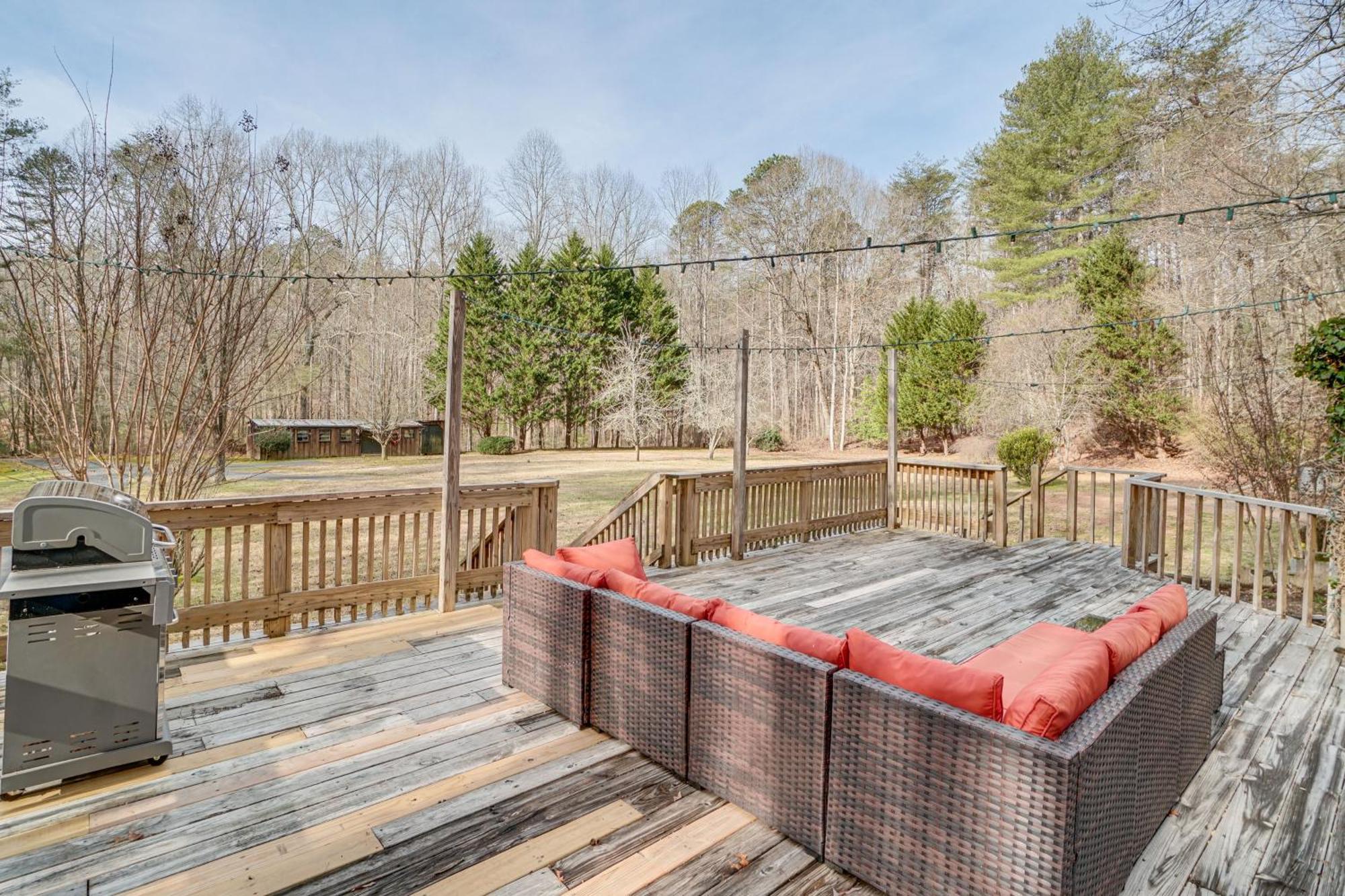 Charming Cabin With Fire Pit And Decks About 7 Mi To Helen Sautee Nacoochee Exterior foto