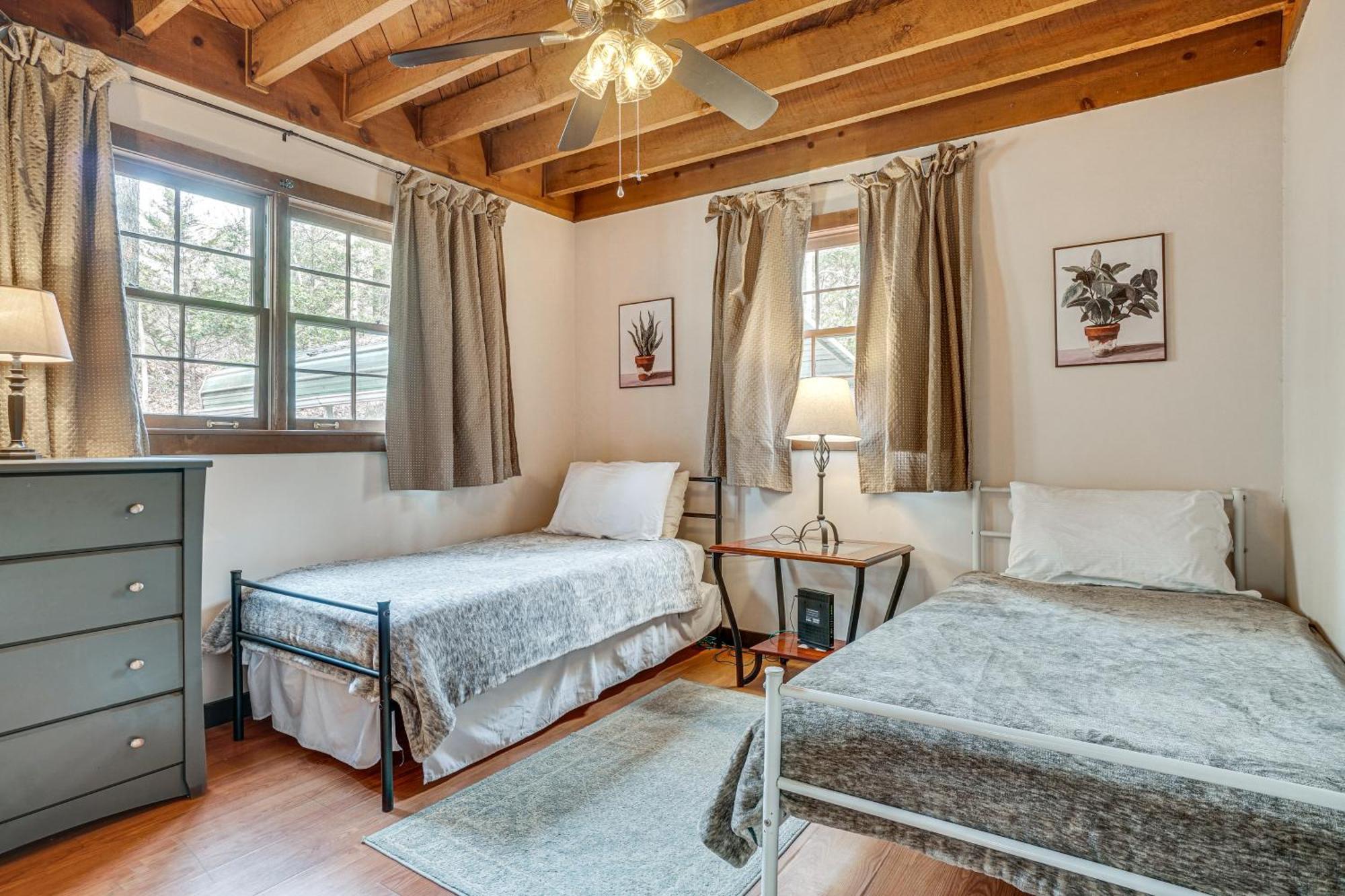Charming Cabin With Fire Pit And Decks About 7 Mi To Helen Sautee Nacoochee Exterior foto