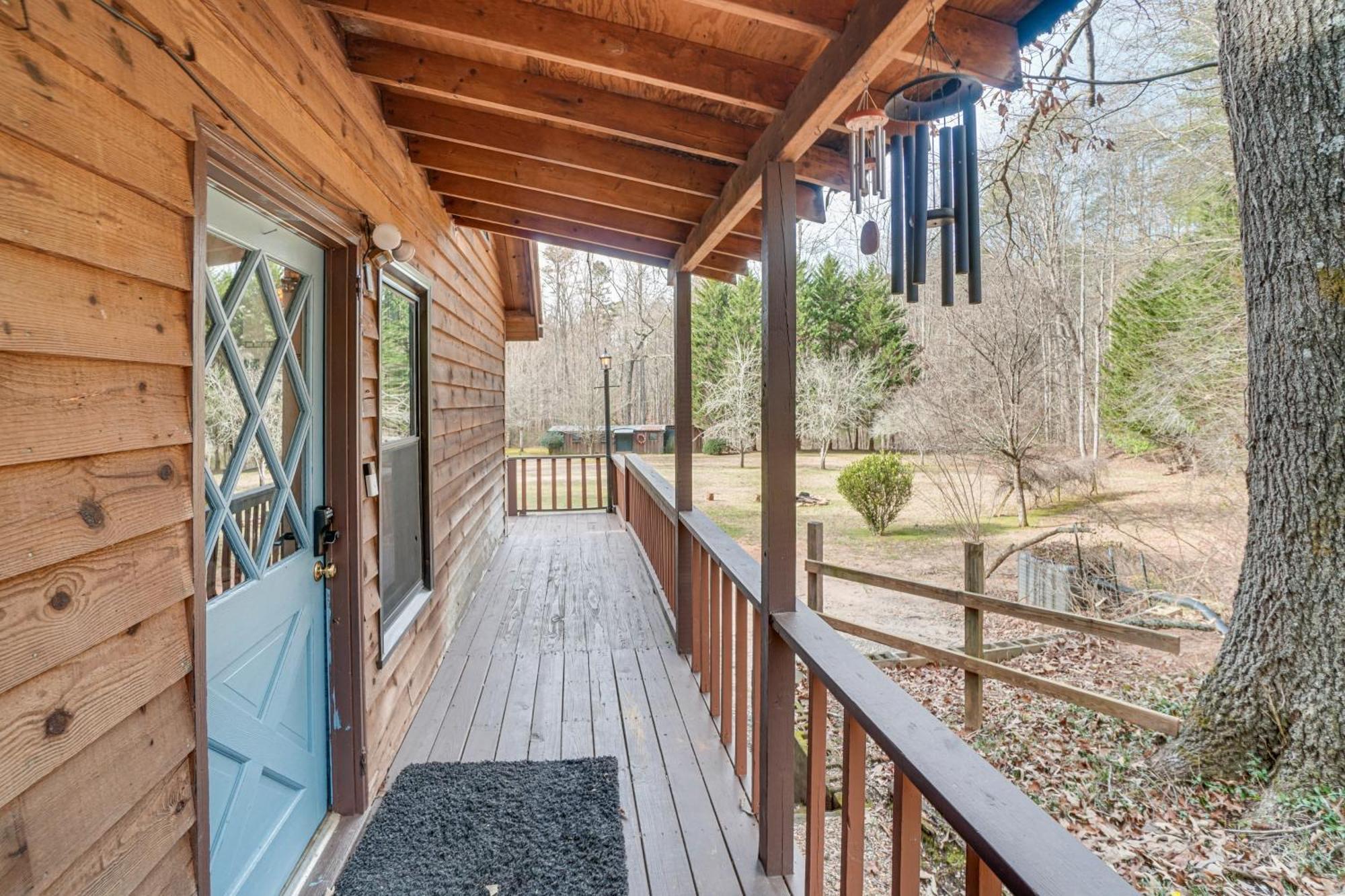 Charming Cabin With Fire Pit And Decks About 7 Mi To Helen Sautee Nacoochee Exterior foto