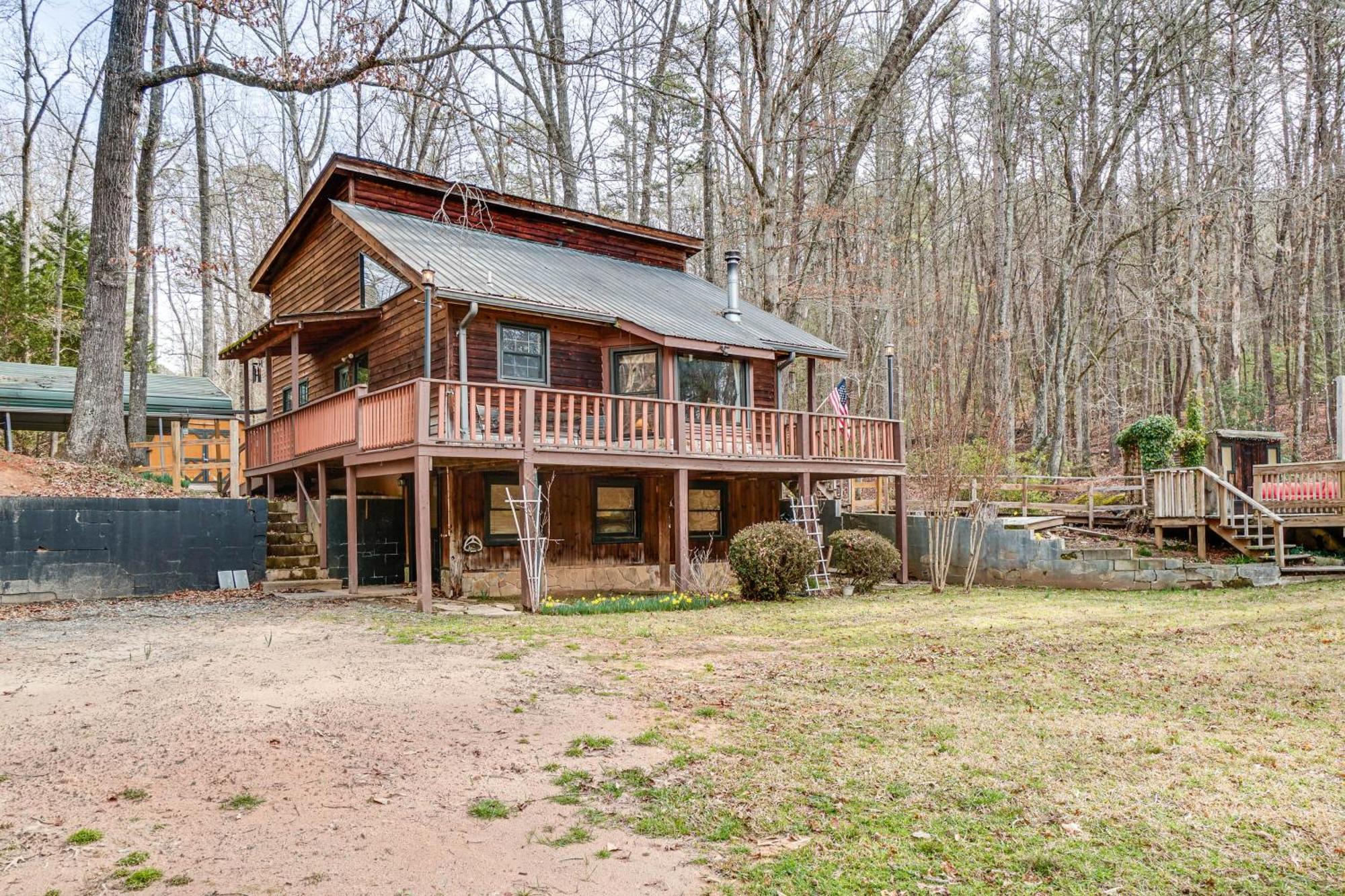 Charming Cabin With Fire Pit And Decks About 7 Mi To Helen Sautee Nacoochee Exterior foto
