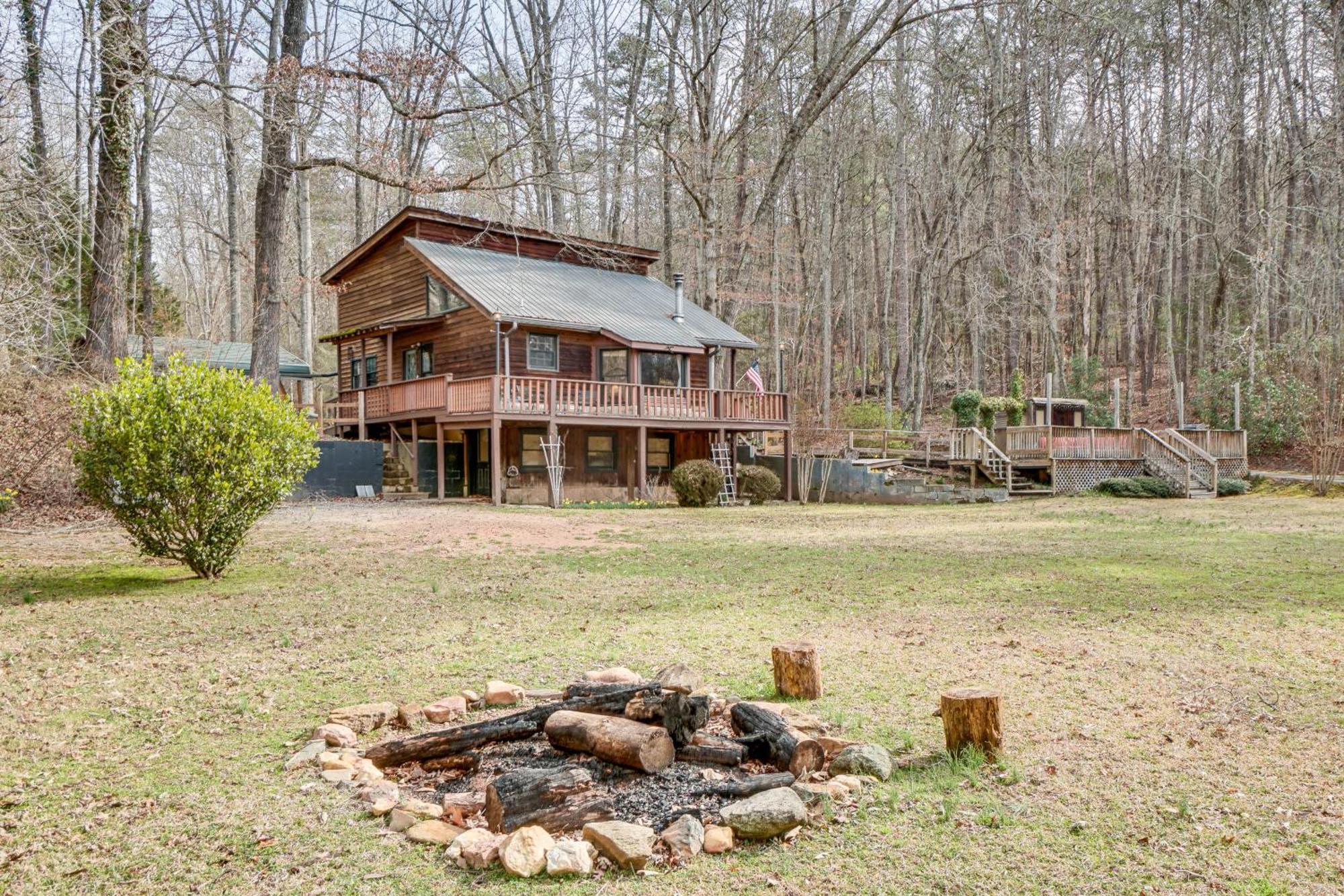 Charming Cabin With Fire Pit And Decks About 7 Mi To Helen Sautee Nacoochee Exterior foto